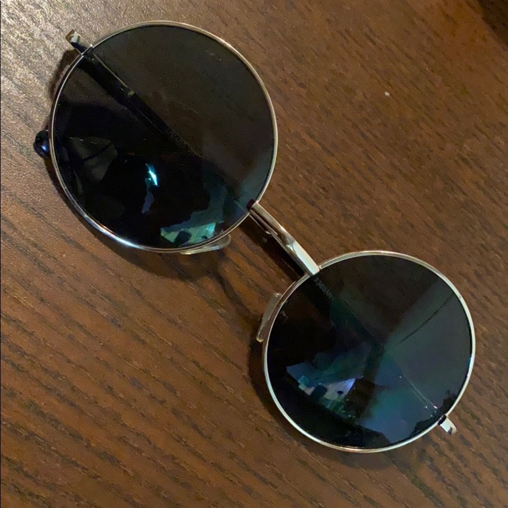 😎 Six pairs of Women’s round sunglasses 😎 - Picture 5 of 7